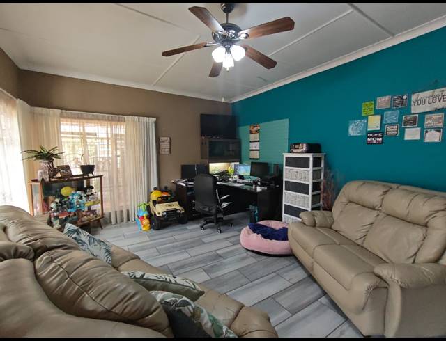 3 BEDROOM FREEHOLD FOR SALE IN NEW REDRUTH